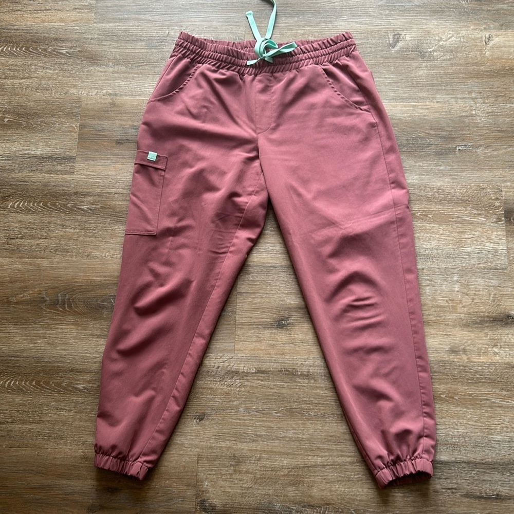 Garde Malade rose colored scrub pants